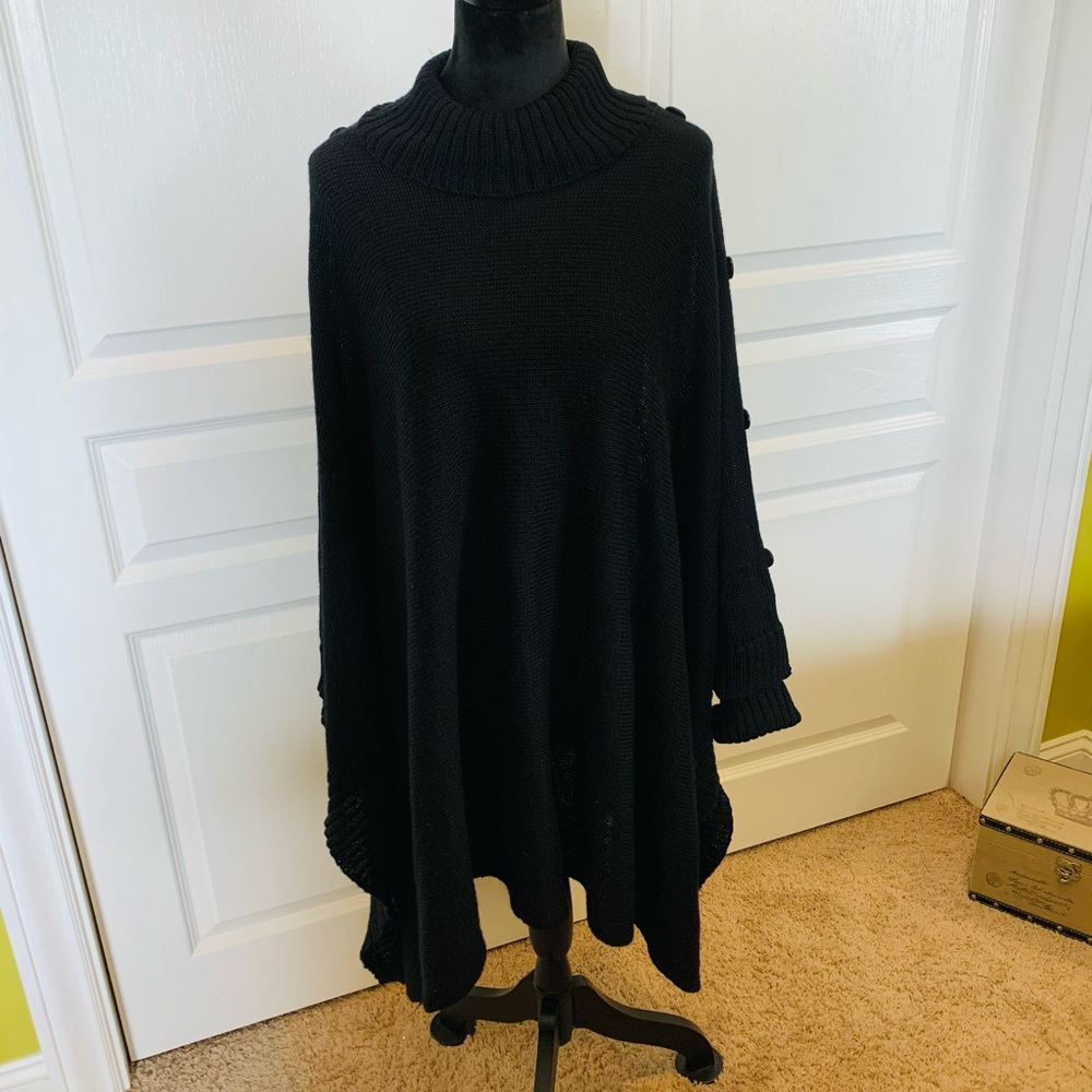 Women’s pancho sweater new without tags.